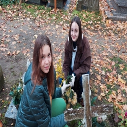 Szkolne Koło Wolontariatu na cmentarzu