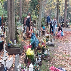 Szkolne Koło Wolontariatu na cmentarzu